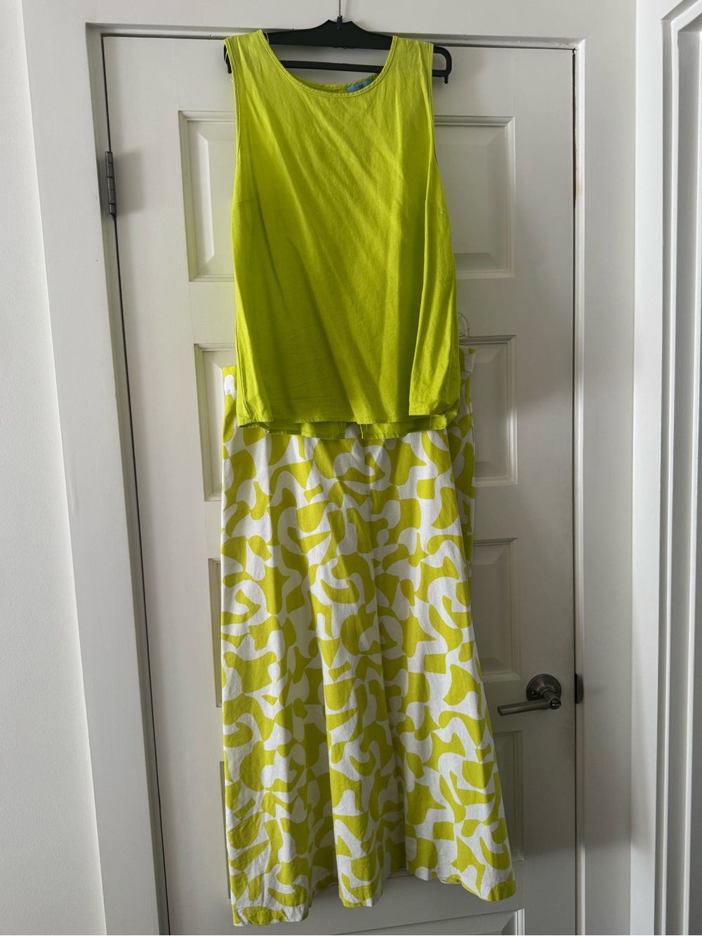 Linen set Women’s Lime Green Sleeveless Tom and A line Patterned Skirt